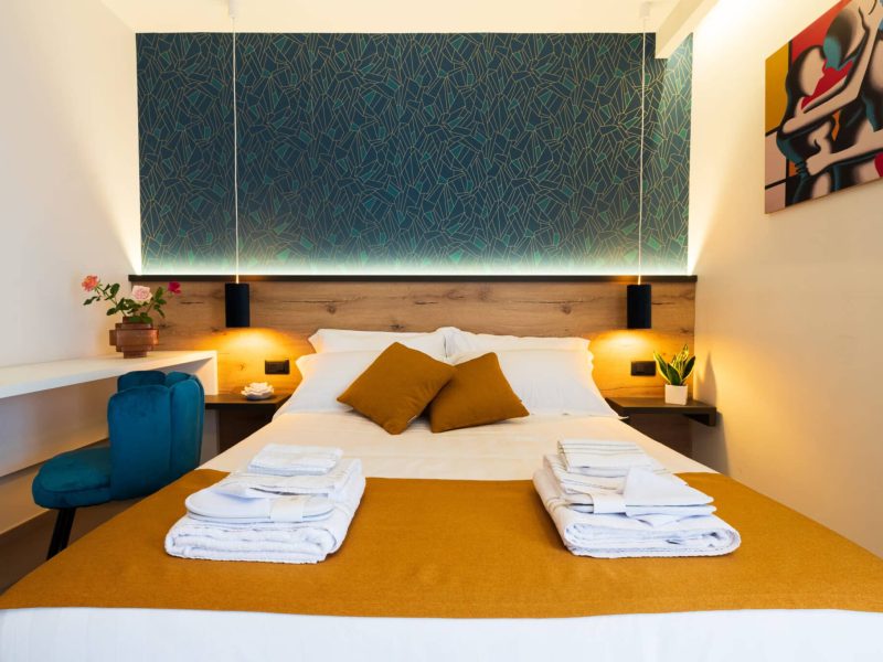 camera-matrimoniale-con-balcone-dimora-delle-rose-agriresort