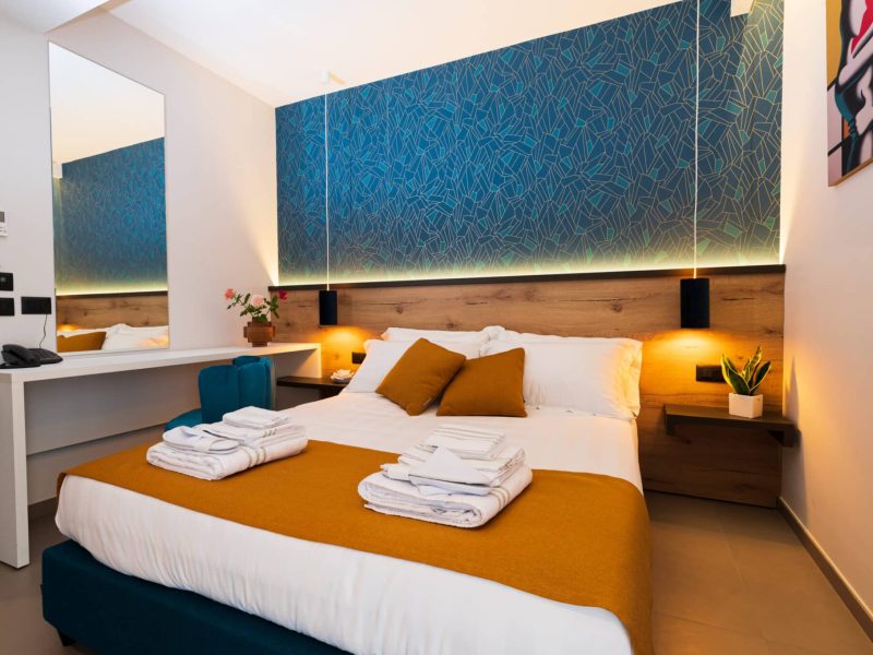 camera-matrimoniale-con-balcone-dimora-delle-rose-agriresort.3