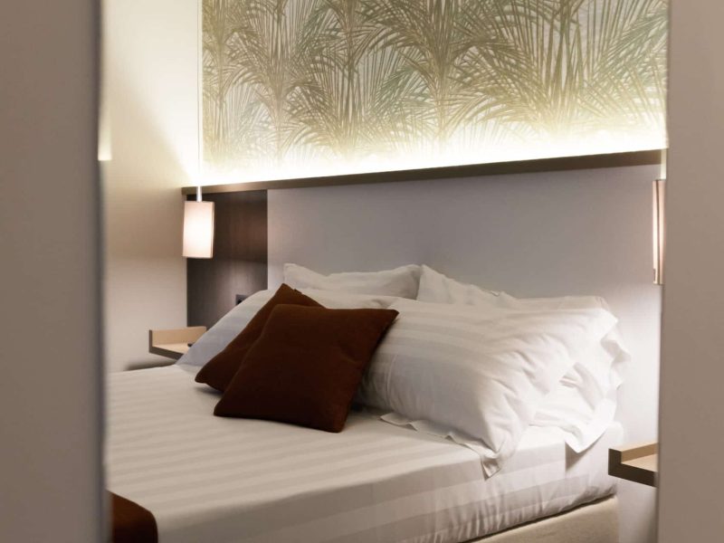 camera-matrimoniale-con-terrazzo-dimora-delle-rose-agriresort.4